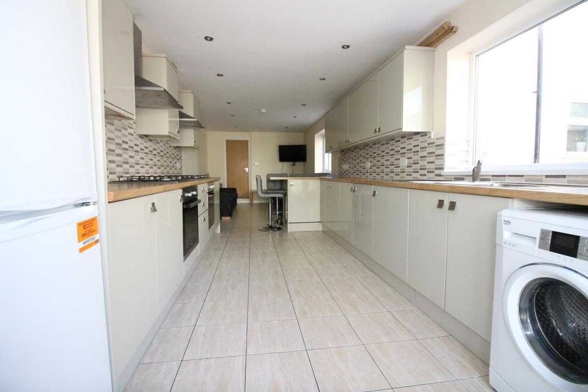 8 bedroom house on Coburn Street, Cathays, Cardiff
