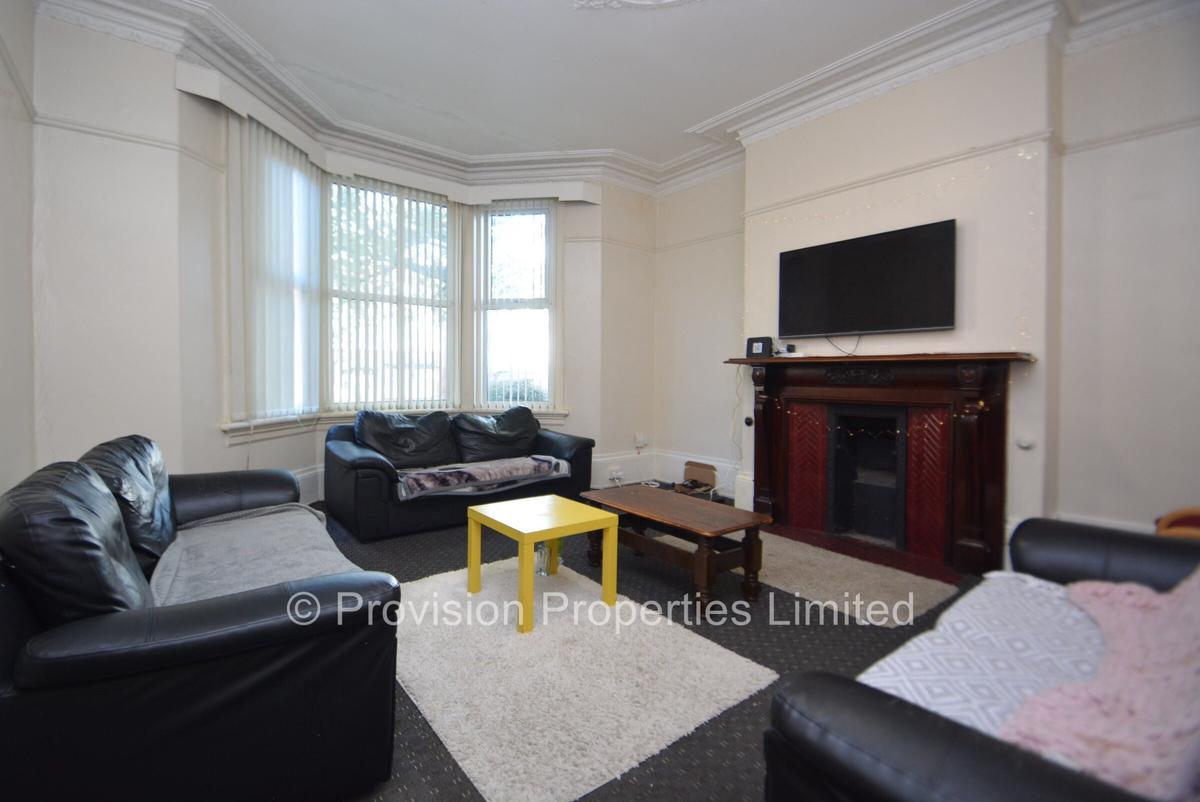 8 bedroom house on Cardigan Road Leeds, Hyde Park, Leeds