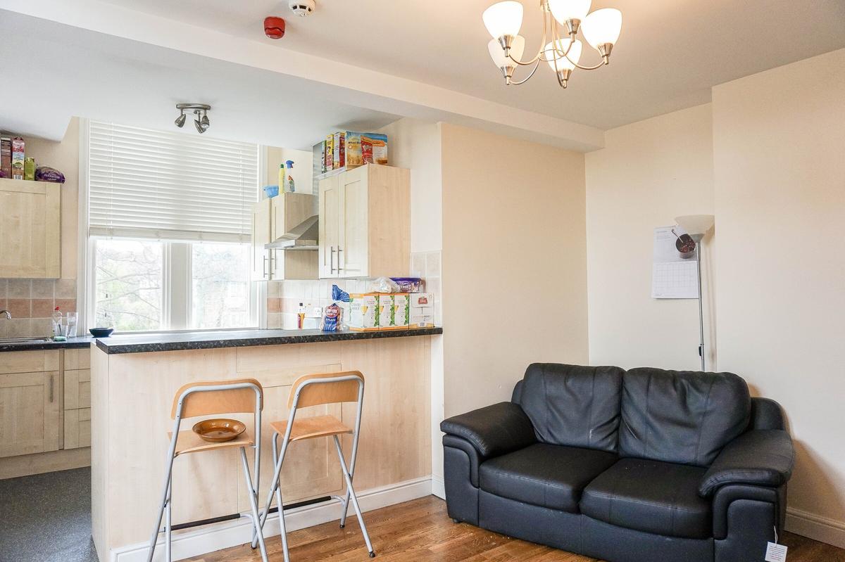 3 bedroom apartment for rent Otley Road, Leeds, LS6 4DL UniHomes