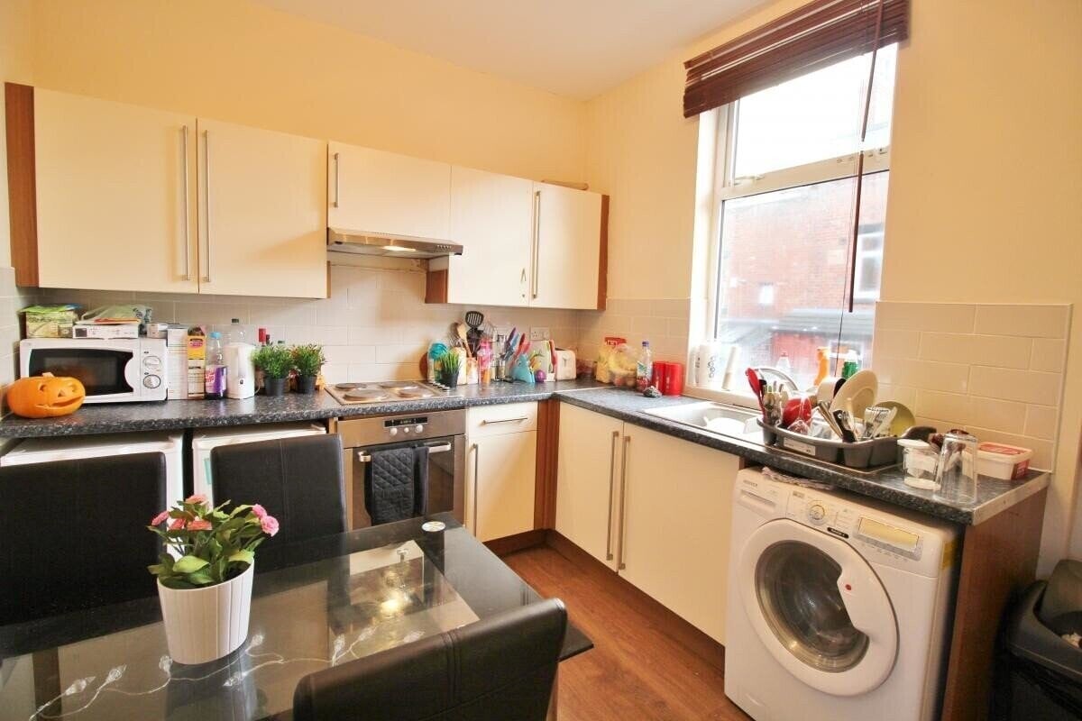 4 bedroom house for rent Hartley Grove, Leeds, LS6 2LD UniHomes