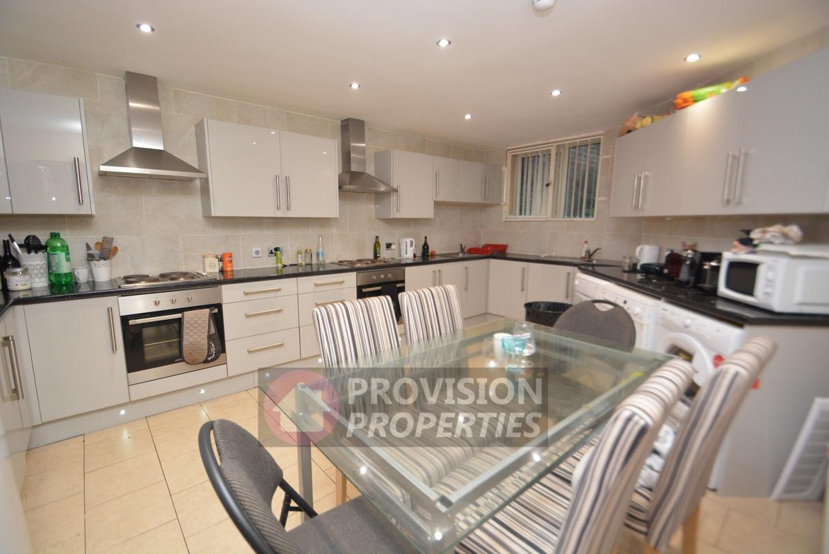 9 bedroom house on Regent Park Terrace Leeds, Hyde Park, Leeds