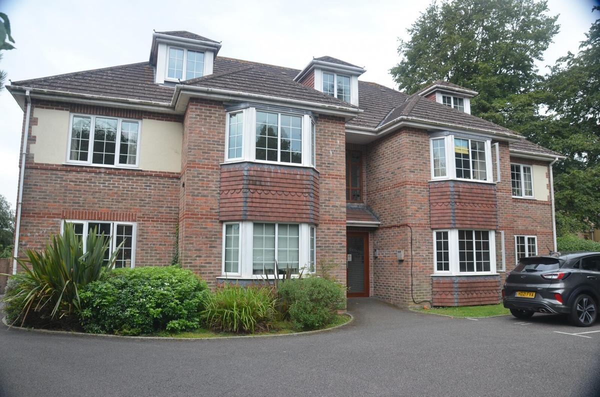 2 bedroom apartment on 55 Talbot Avenue, Winton, Bournemouth