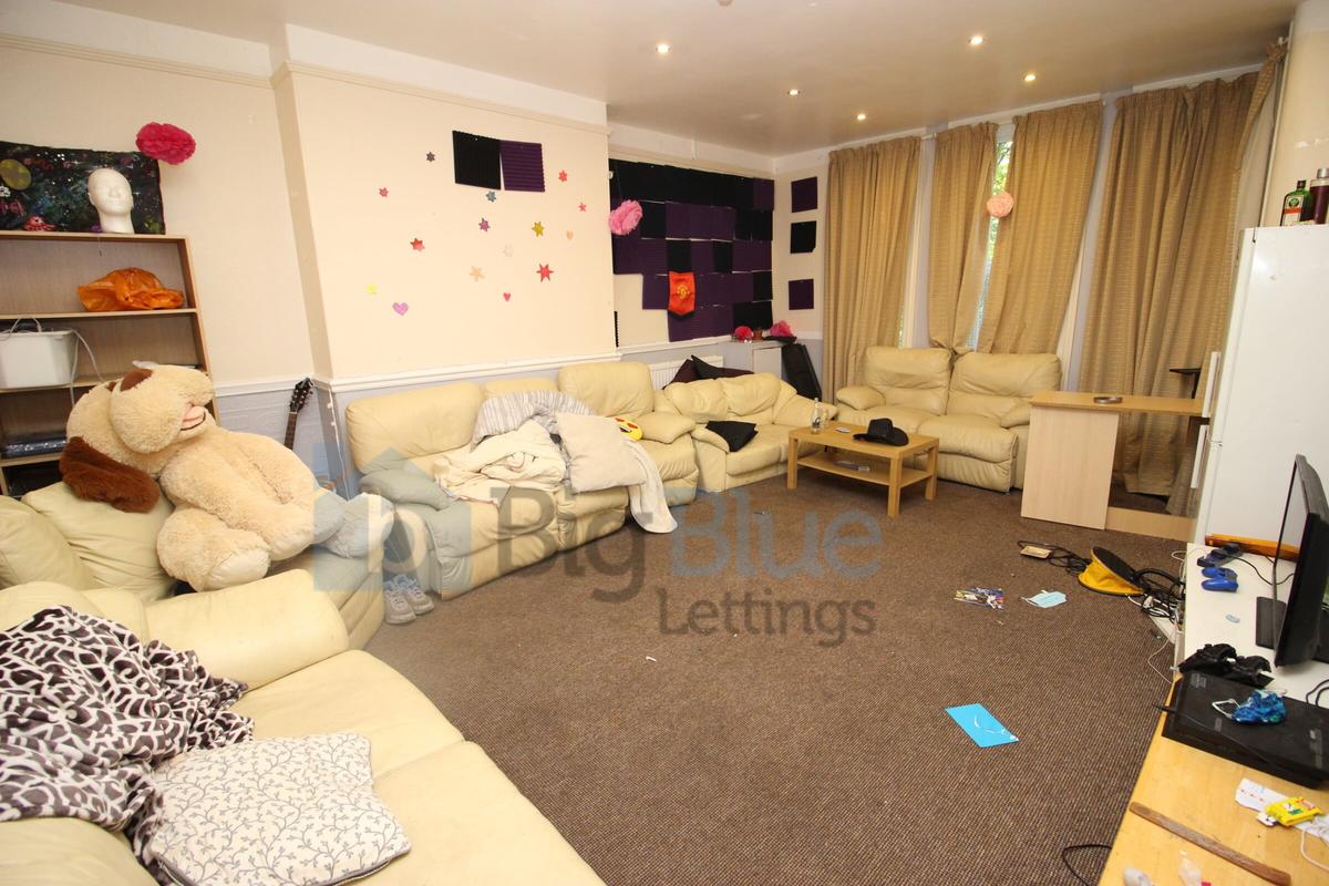 14 bedroom house for rent North Grange Road, Leeds, LS6 2BR UniHomes