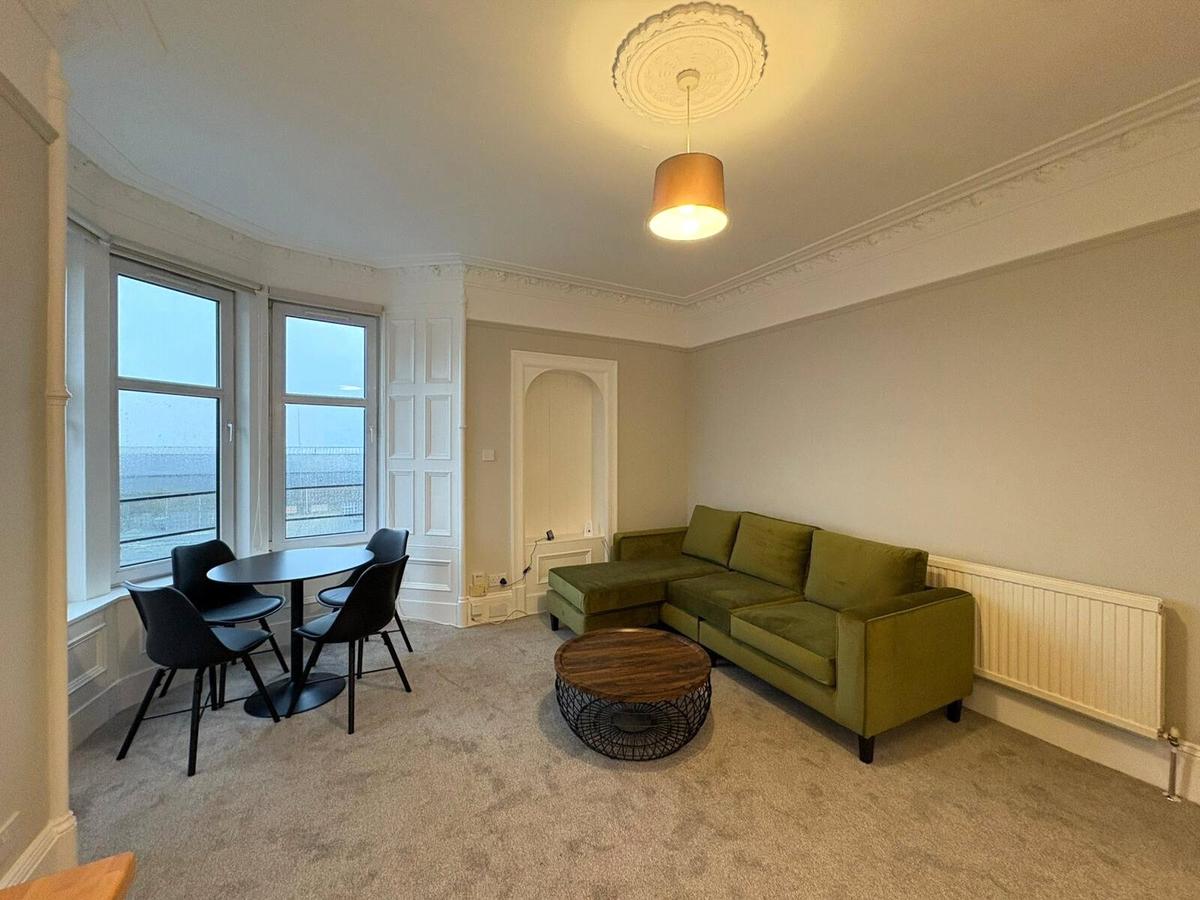3 bedroom apartment on Lyon Street, Stobswell, Dundee