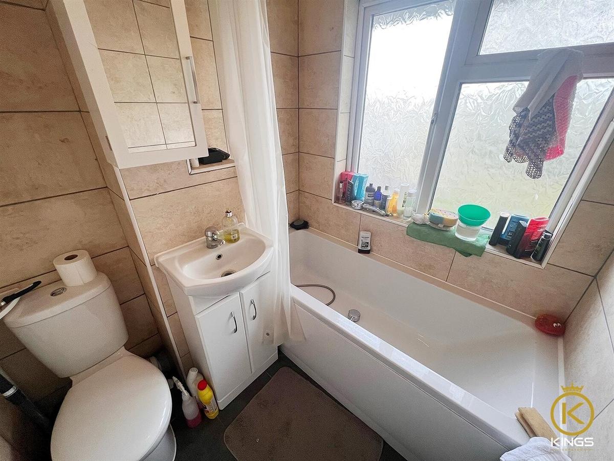 4 bedroom house for rent Guildford Park Avenue, Surrey, GU2 7NH UniHomes