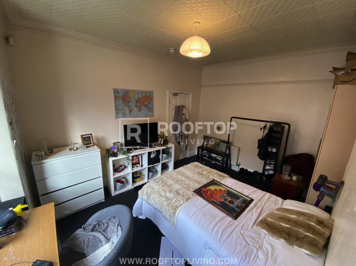 8 bedroom house for rent Hessle Place, Leeds, LS6 1EU UniHomes