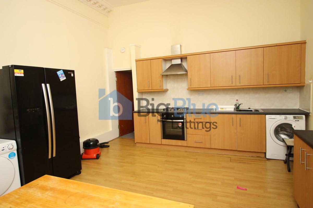 5 bedroom house for rent Blenheim Square, Leeds, LS2 9AR UniHomes