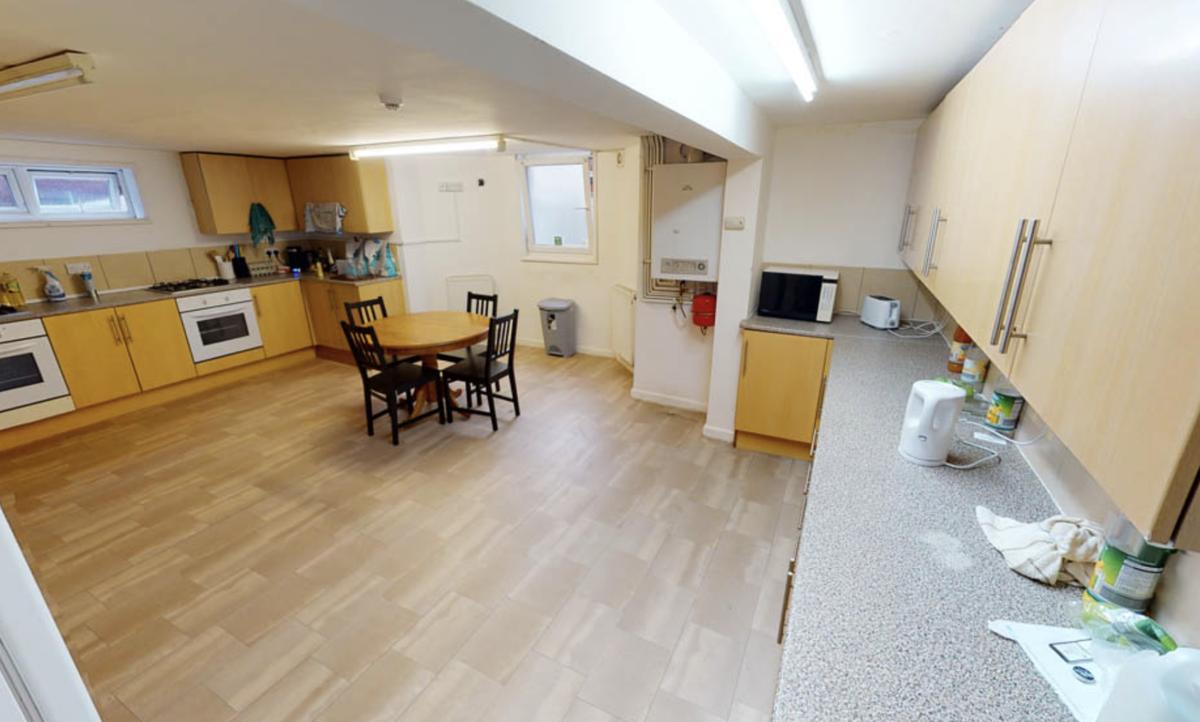 4 bedroom house for rent Headingley Avenue Leeds, LS6 3EP UniHomes