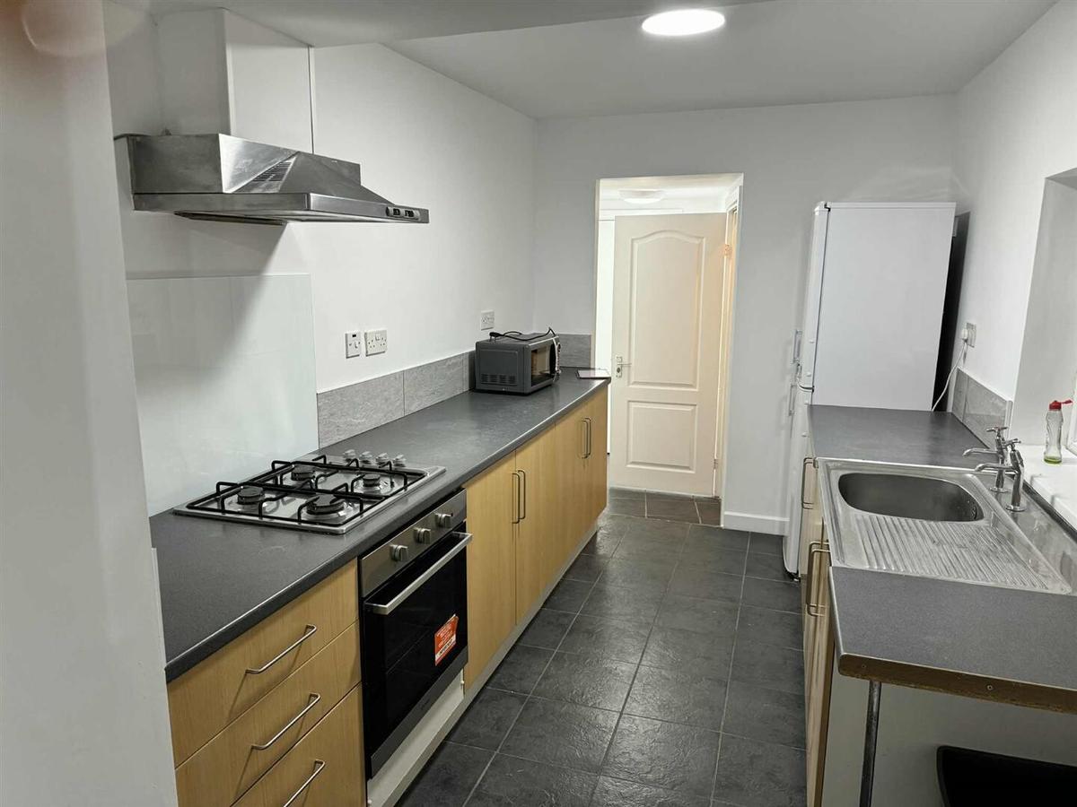 3 bedroom apartment on Hunters Road, Fenham, Newcastle