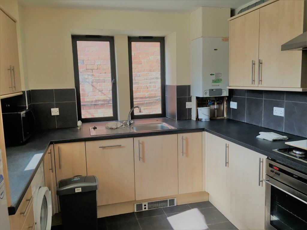 5 bedroom house for rent Kirkstall Lane, Leeds, LS5 3BE UniHomes