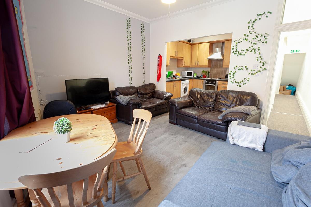 5 bedroom apartment for rent Wilmslow Road, Manchester, M14 6NW UniHomes