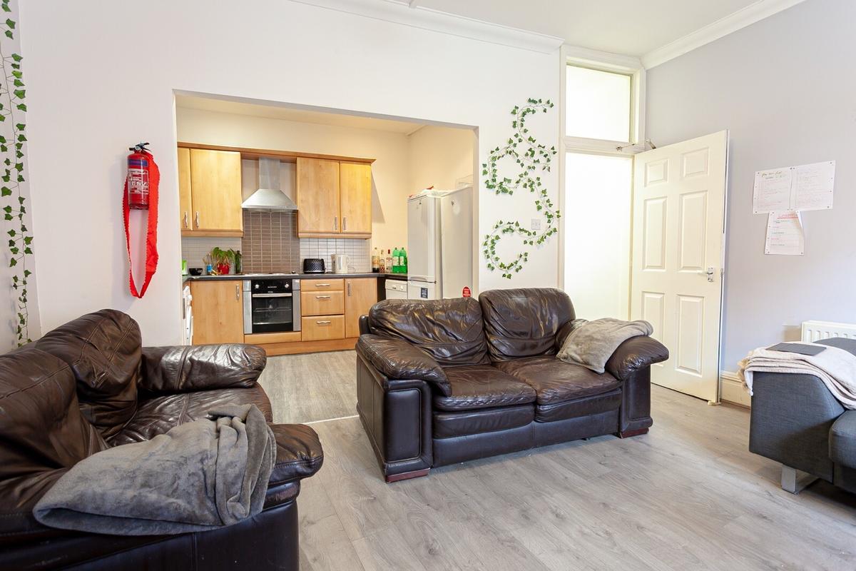 5 bedroom apartment for rent Wilmslow Road, Manchester, M14 6NW UniHomes