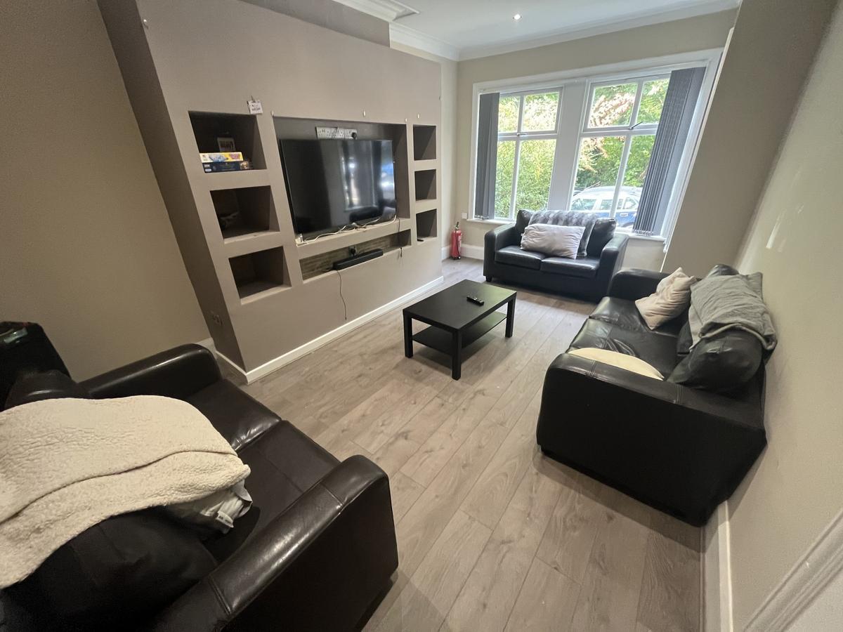 6 bedroom house for rent Rokeby Gardens, Leeds, LS6 3JZ UniHomes