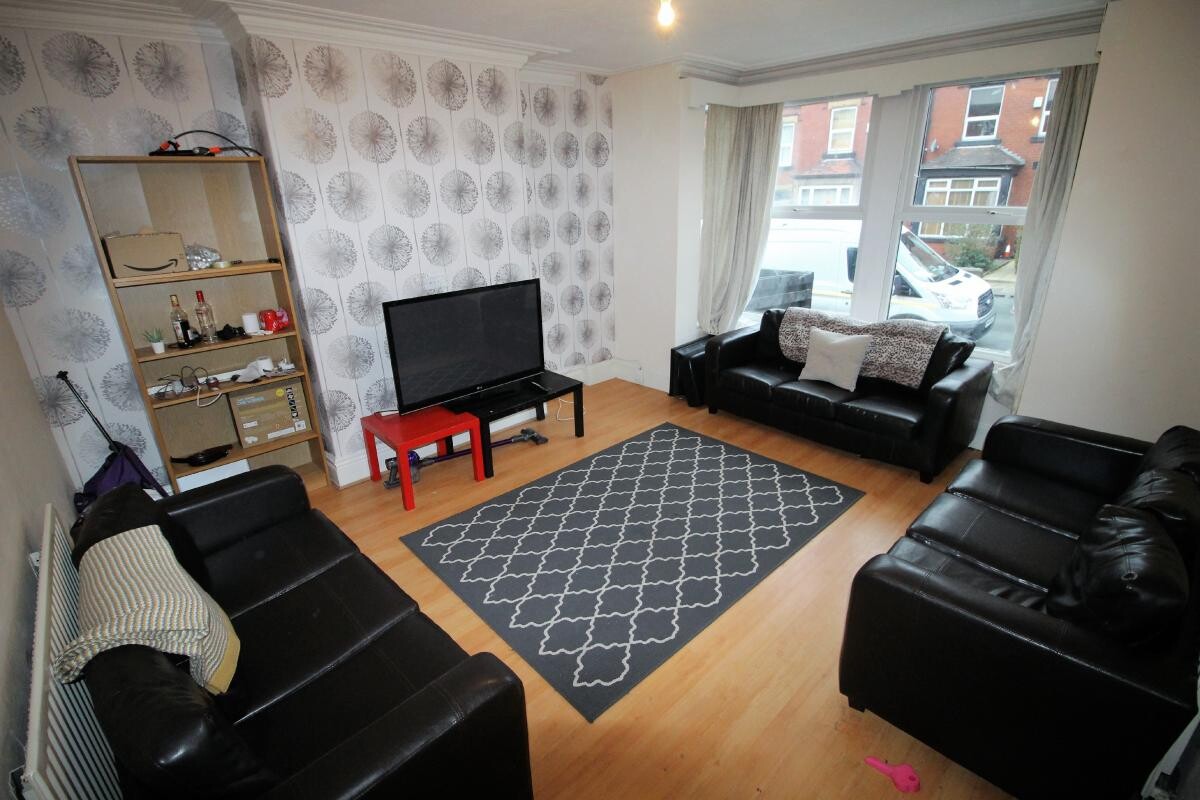 8 bedroom house for rent Headingley Avenue, Leeds, LS6 3ER UniHomes