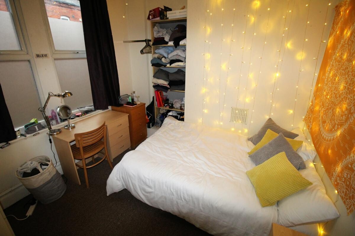 8 bedroom house for rent Headingley Avenue, Leeds, LS6 3ER