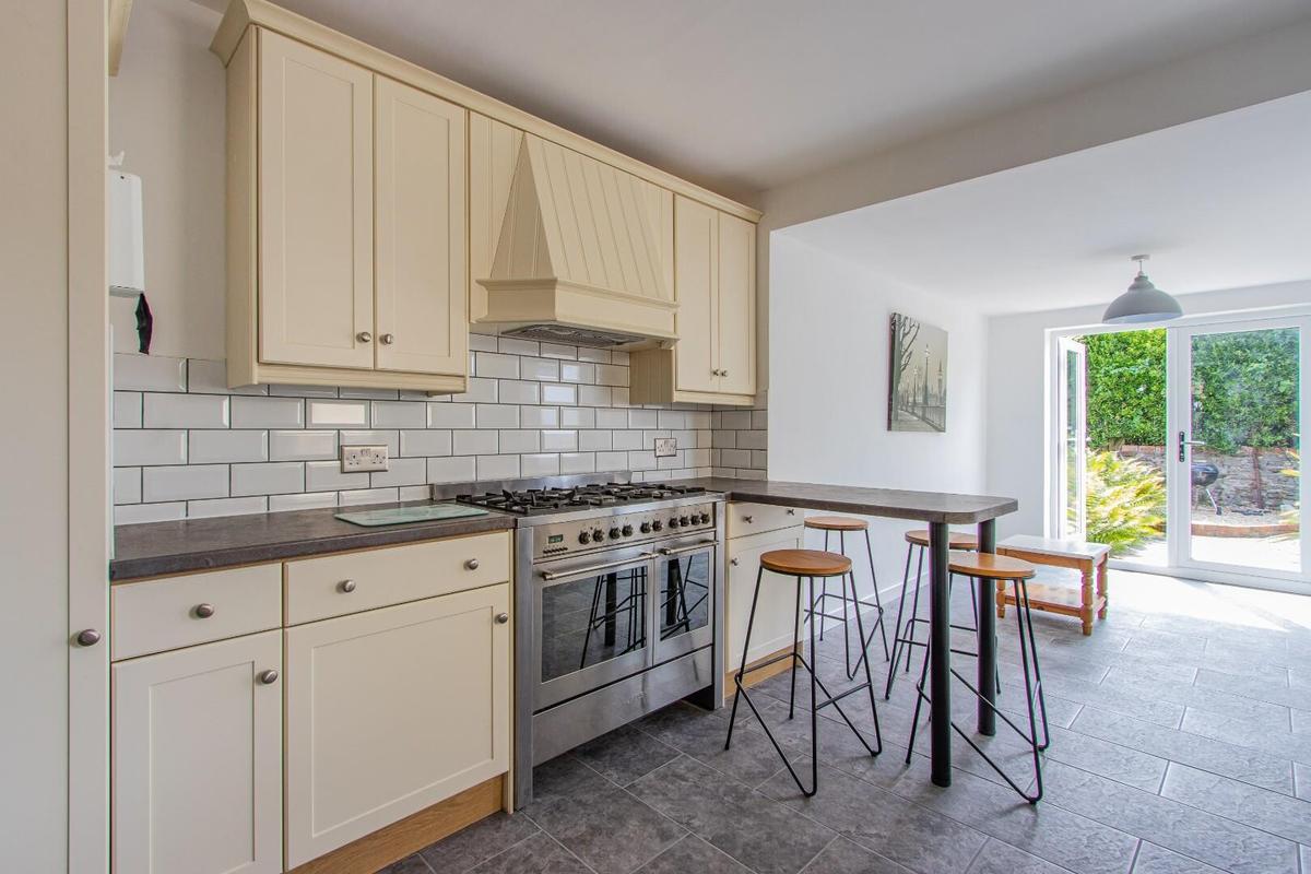 5 bedroom house for rent Donald Street, Cardiff, CF24 4TP UniHomes