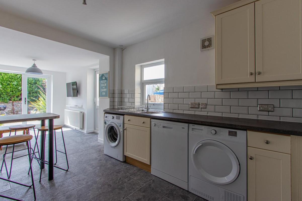 5 bedroom house for rent Donald Street, Cardiff, CF24 4TP UniHomes
