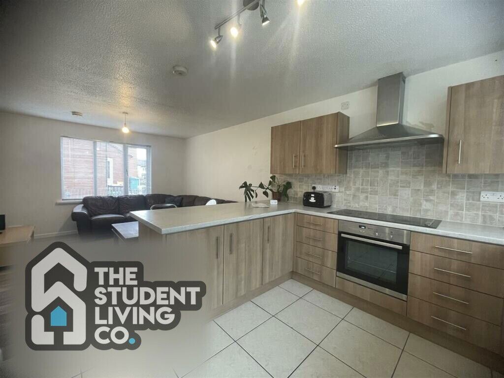 6 bedroom house on Francis Street, Radford, Nottingham