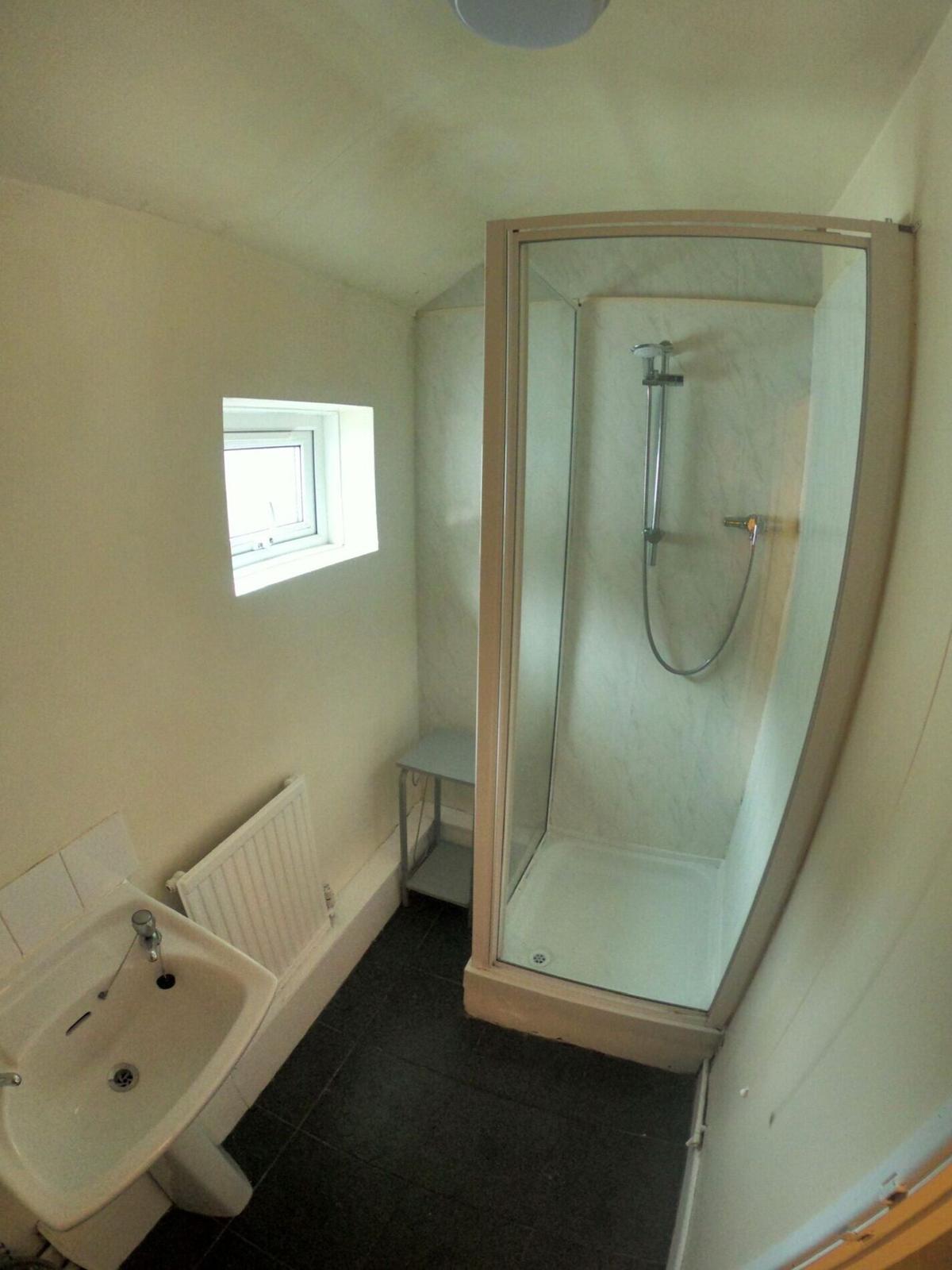 3 bedroom apartment for rent Bryn Road Brynmill Swansea, SA2 0AS UniHomes