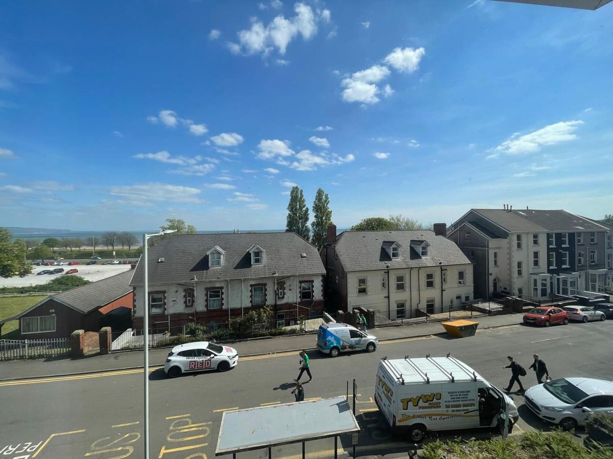 3 bedroom apartment for rent Bryn Road Brynmill Swansea, SA2 0AS UniHomes