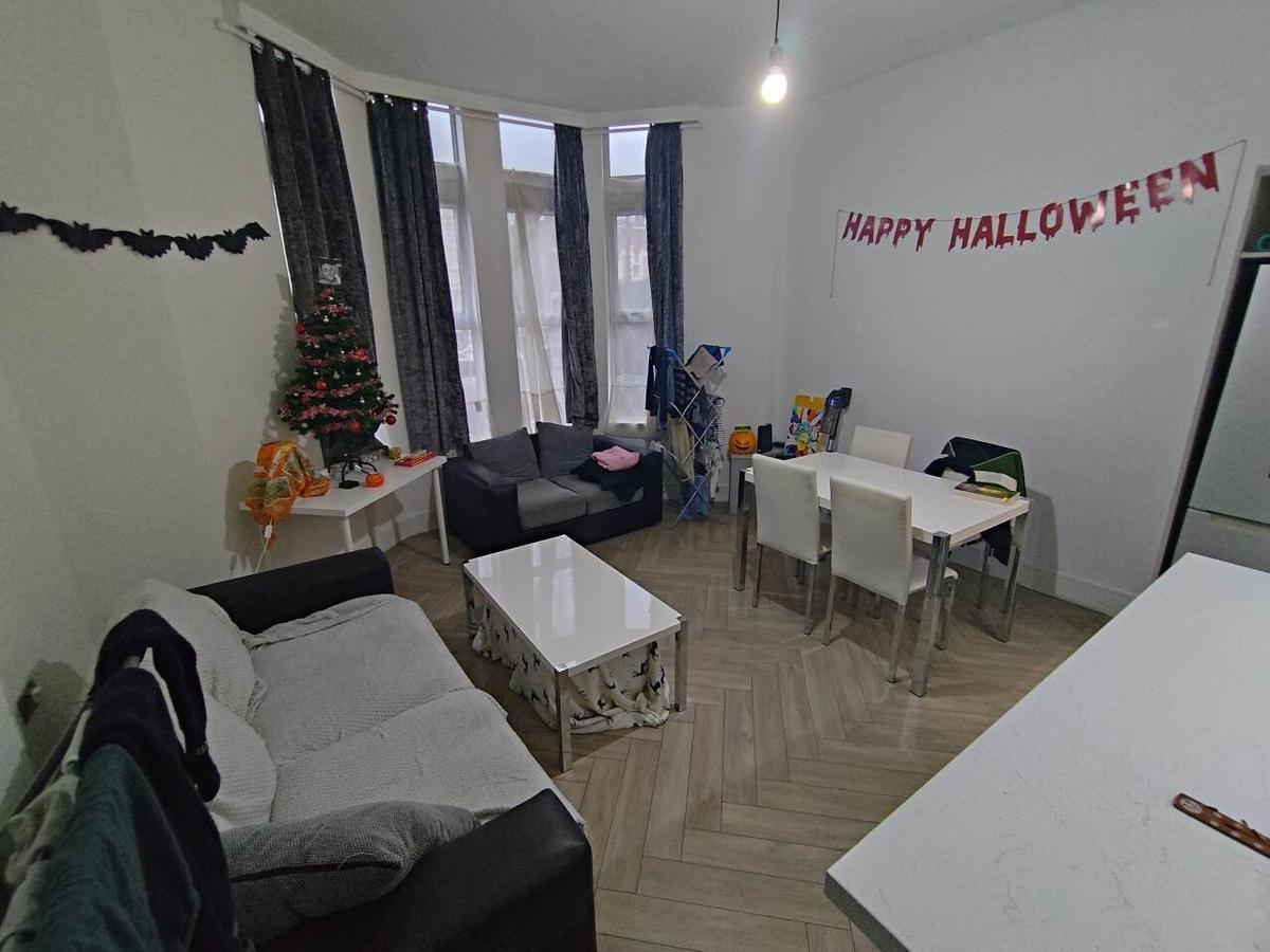 3 bedroom apartment for rent Richmond Road, Cardiff, CF24 3AR UniHomes