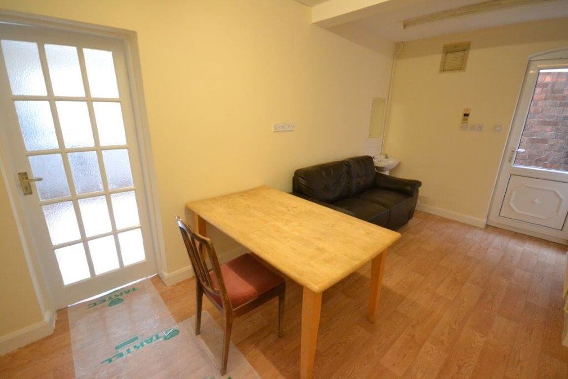 6 bedroom house for rent Stoughton Drive North Leicester, LE5 5UD