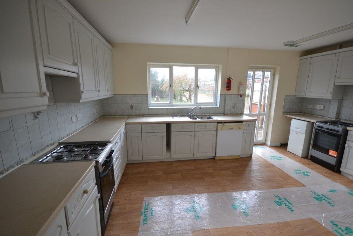 6 bedroom house for rent Stoughton Drive North Leicester, LE5 5UD