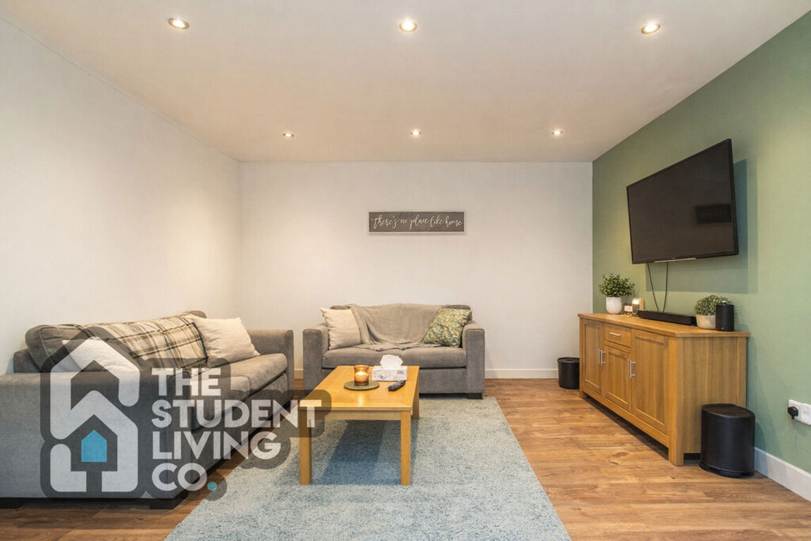 6 bedroom house on Pelham Crescent, Beeston, Nottingham