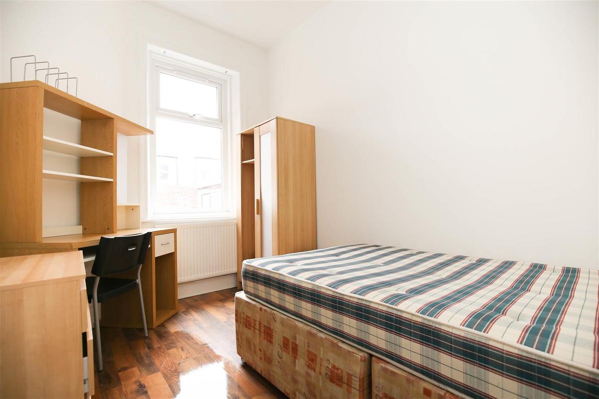 3 bedroom apartment for rent Kelvin Grove, Newcastle, NE2 1RL UniHomes