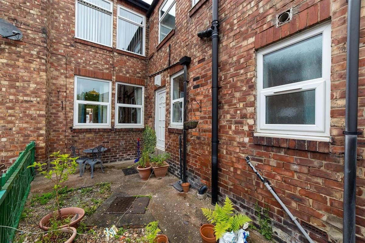 2 bedroom apartment for rent Rothbury Terrace, Newcastle, NE6 5DE