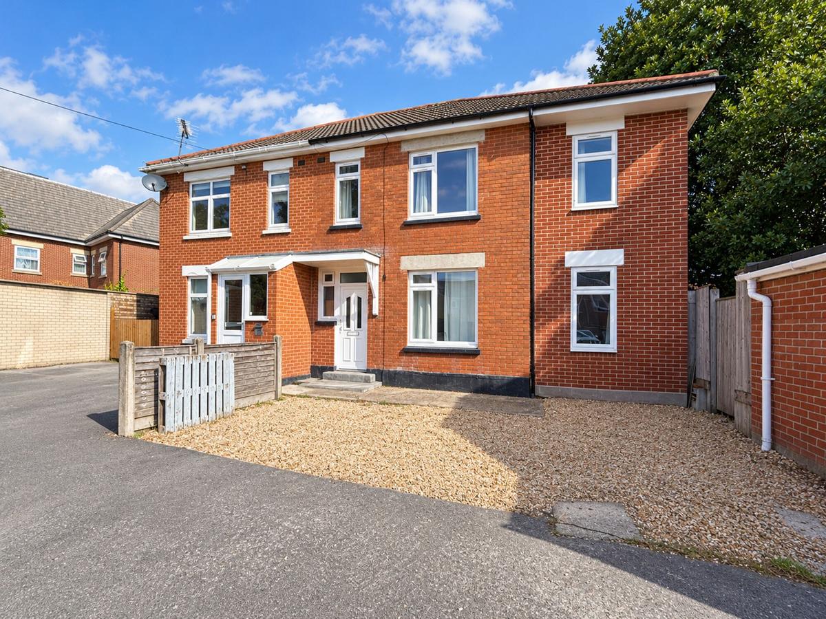 6 bedroom house on Privet Road, Winton, Bournemouth
