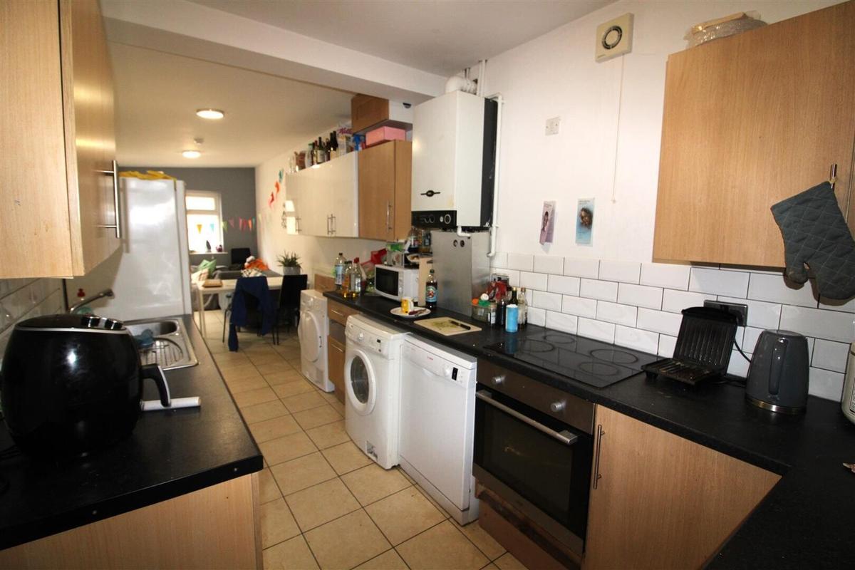 6 bedroom house for rent Rolleston Drive, Nottingham, NG7 1JU UniHomes