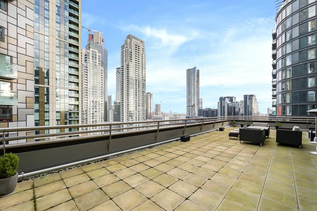 2 bedroom apartment on Jackson Tower, Canary Wharf, London