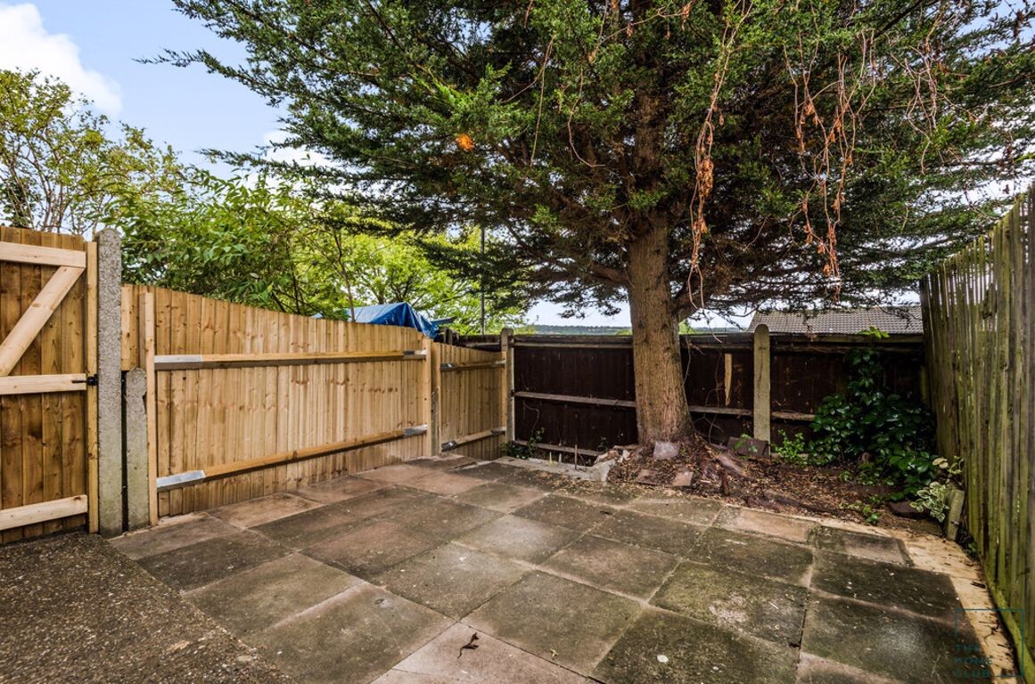 4 bedroom house for rent Park Barn Drive, Surrey, GU2 8EU UniHomes