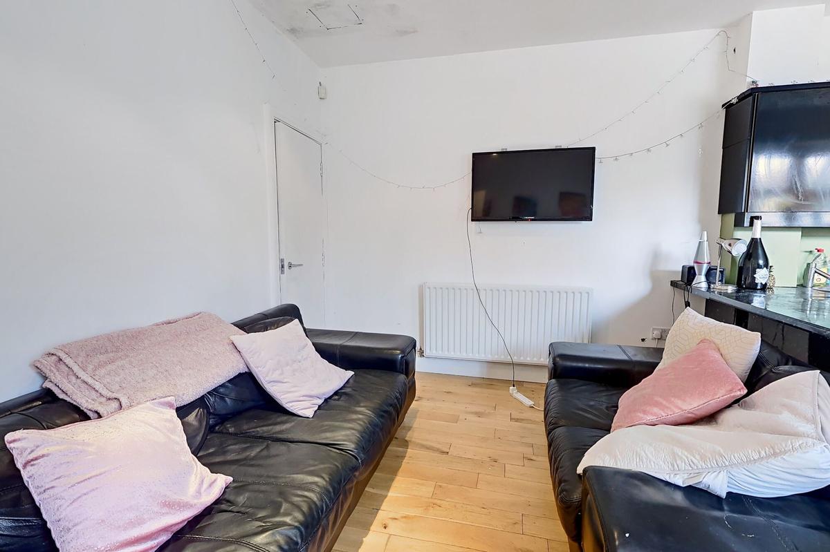 5 bedroom house for rent Brookdale Road, Liverpool, L15 3JF UniHomes