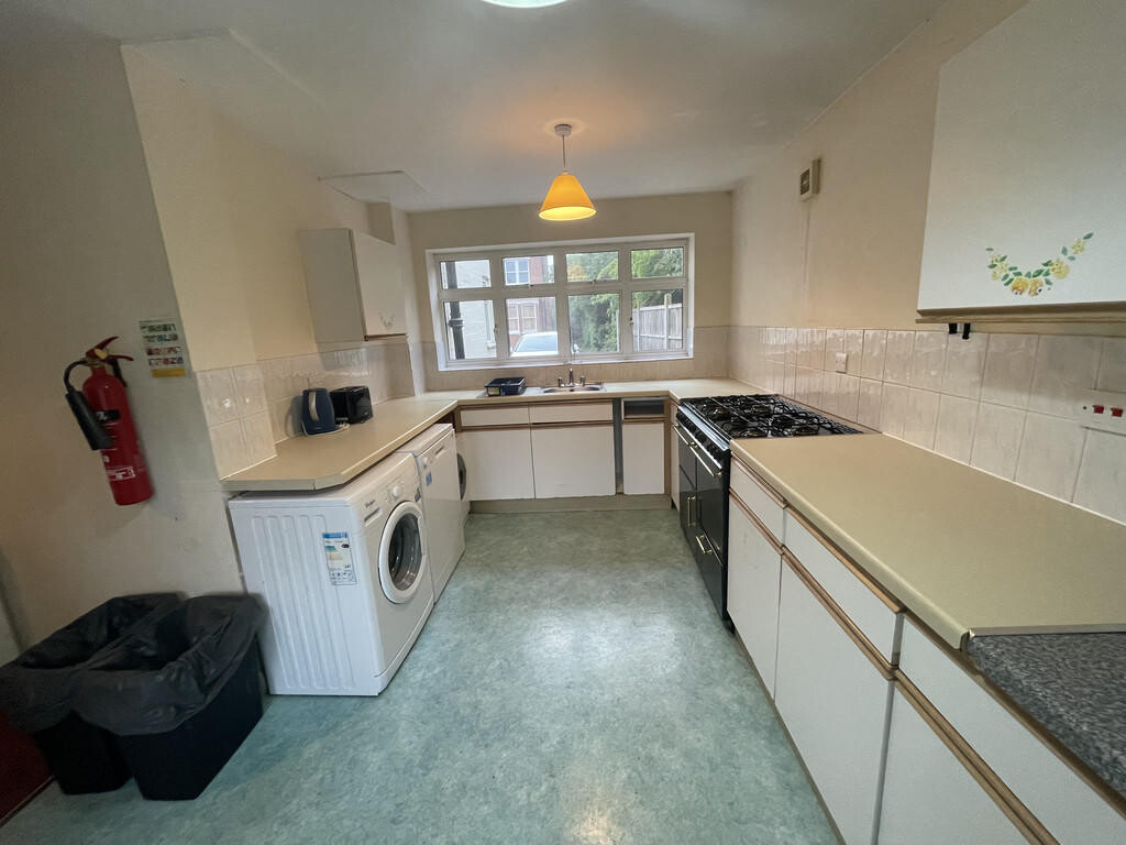 4 bedroom house for rent Rusham Park Avenue, Surrey, TW20 9NB UniHomes