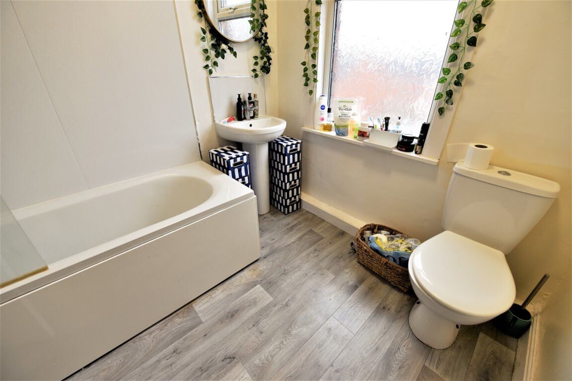 2 bedroom house for rent Woodlea Mount, Leeds, LS11 7NT UniHomes