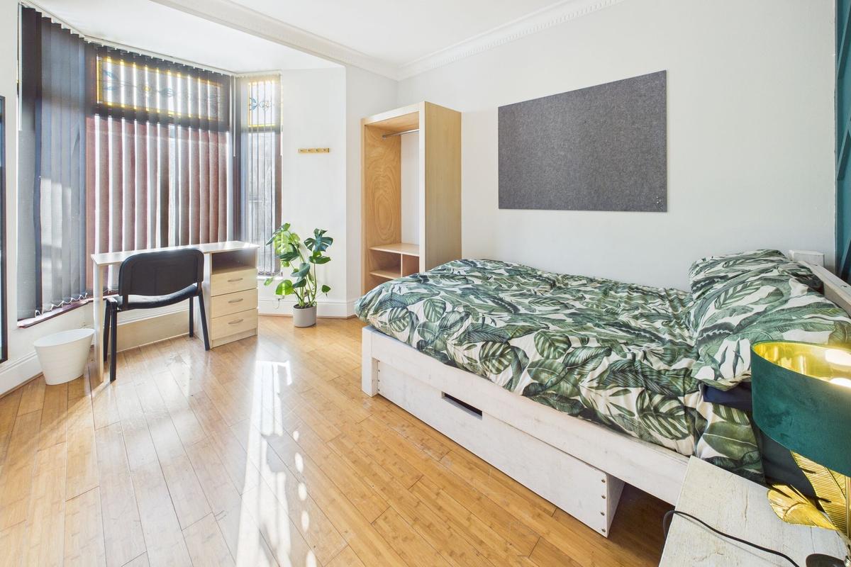 5 bedroom house on Norfolk Street, Mount Pleasant, Swansea