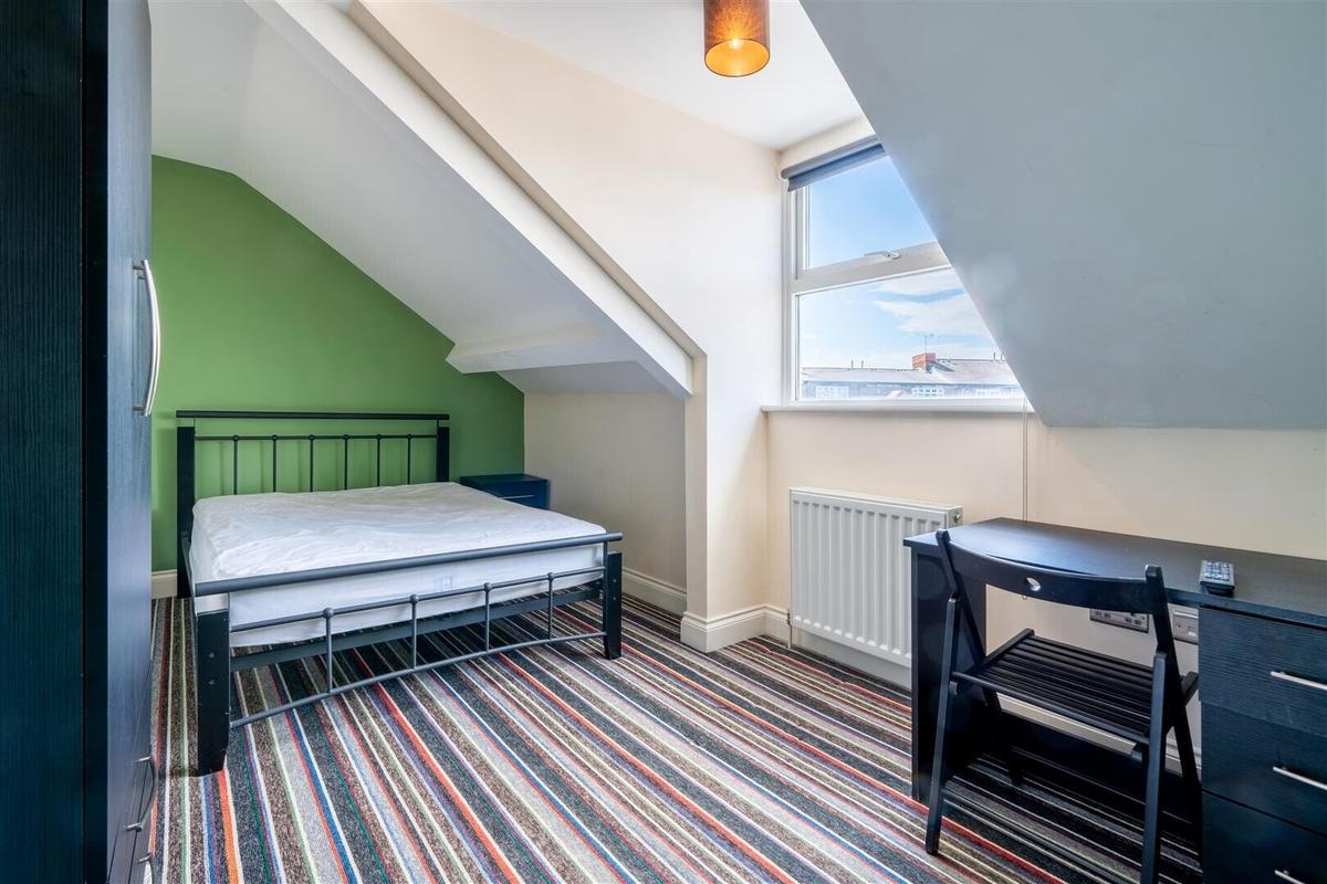 3 bedroom apartment for rent 87 Jesmond Road, Newcastle, NE2 1NH UniHomes