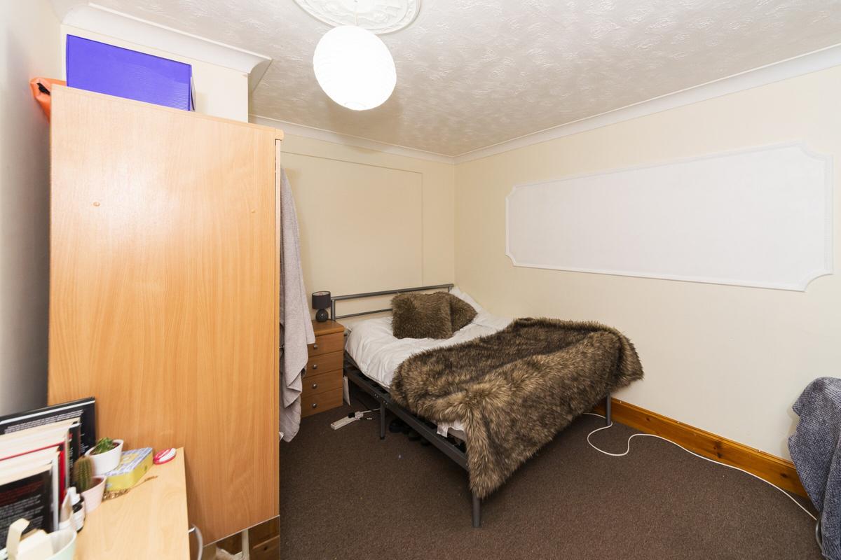 4 bedroom house for rent Durham Close, Surrey, GU2 9TH UniHomes