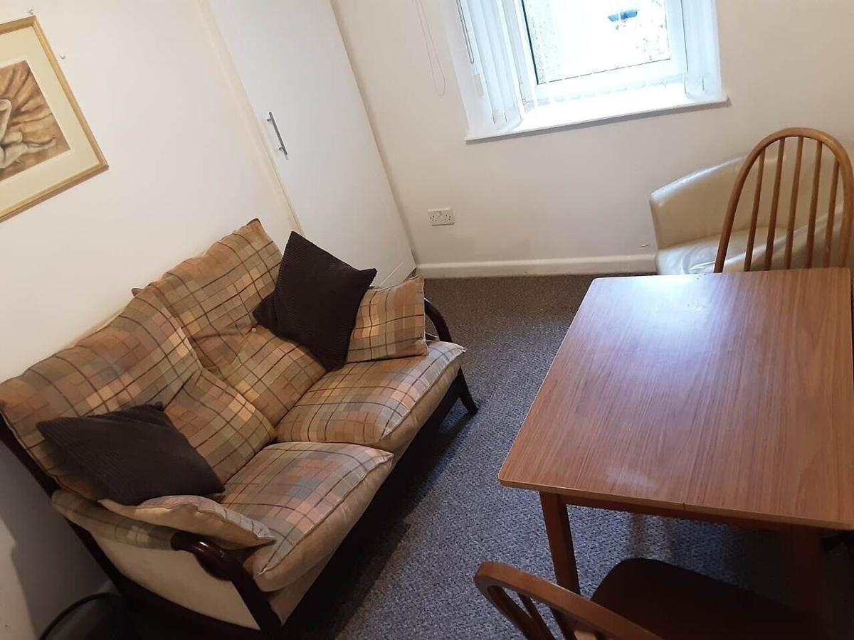 3 bedroom house for rent Vincent Street, Sandfields, City Centre, Swansea, SA1 3TZ UniHomes