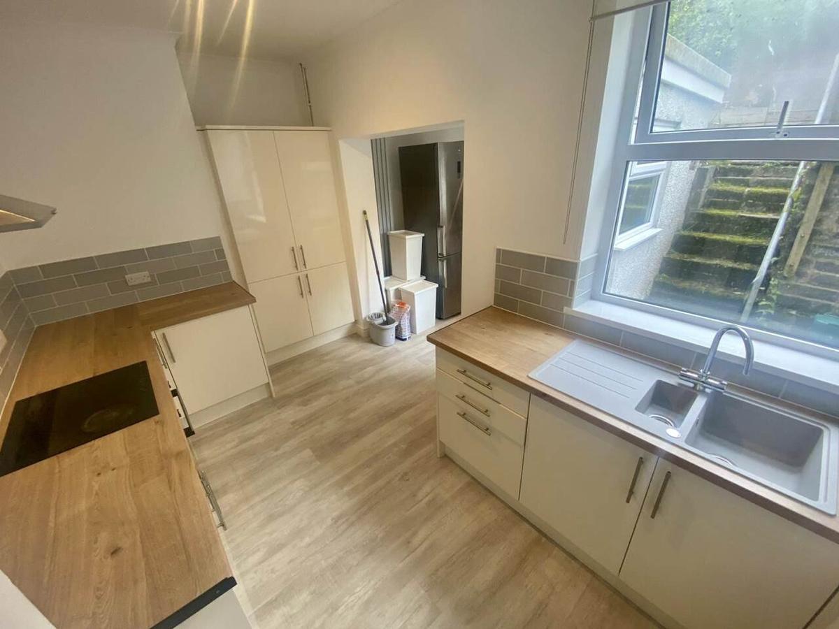 4 bedroom house for rent Pinewood Road, Uplands, Swansea, SA2 0LT