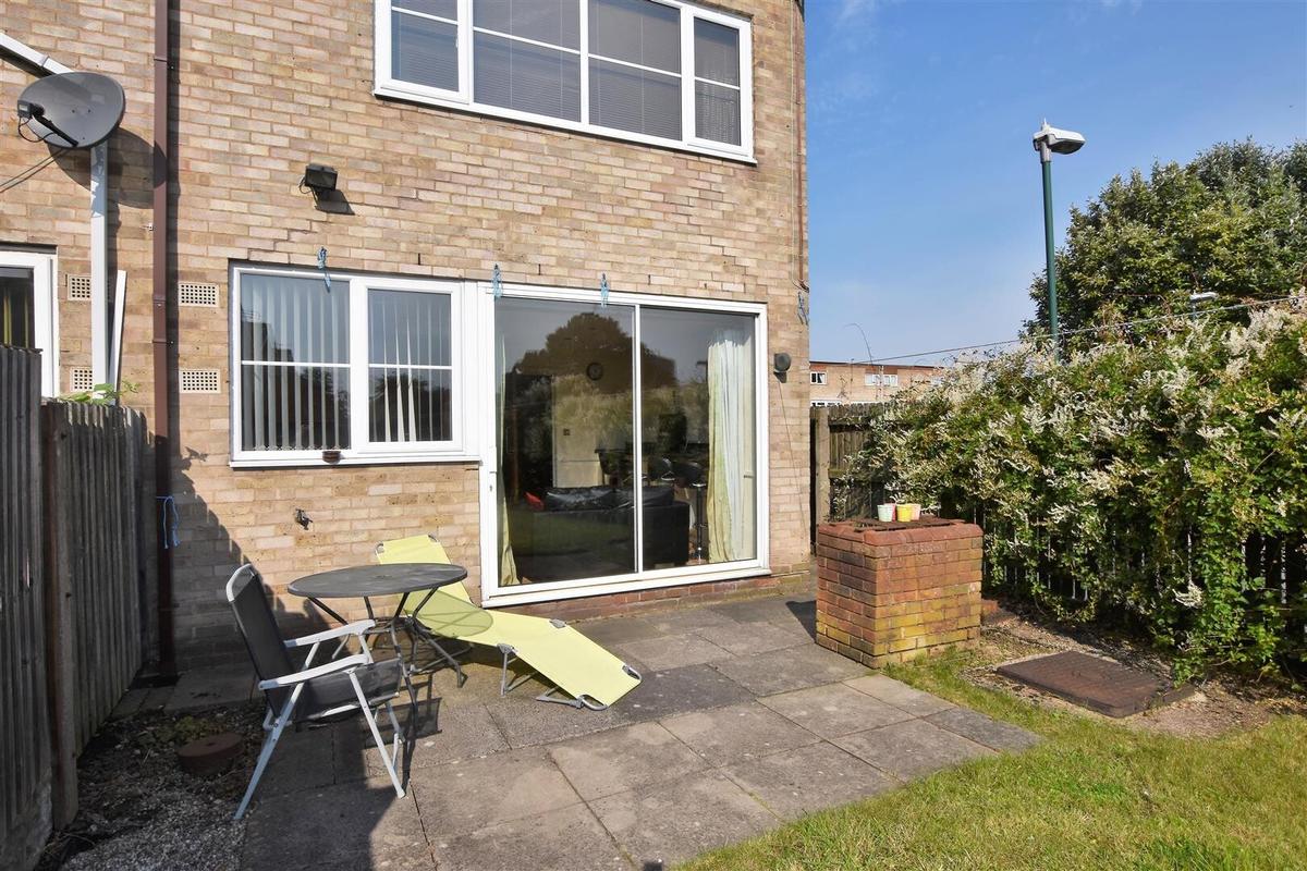 4 bedroom house for rent Coxwell Gardens, Birmingham, B16 9EN UniHomes