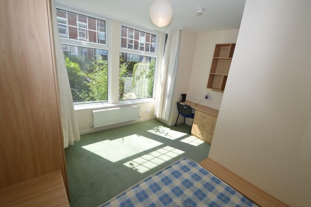 3 bedroom house for rent Headingley Avenue, Leeds, LS6 3ER