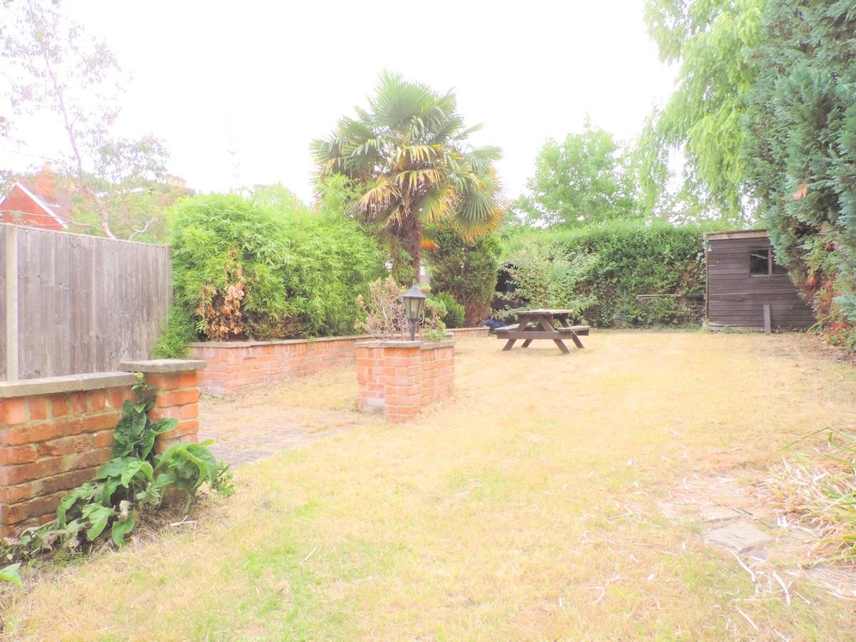 6 bedroom house for rent Woodbridge Road, 2 Kamptee Villa Surrey, GU1