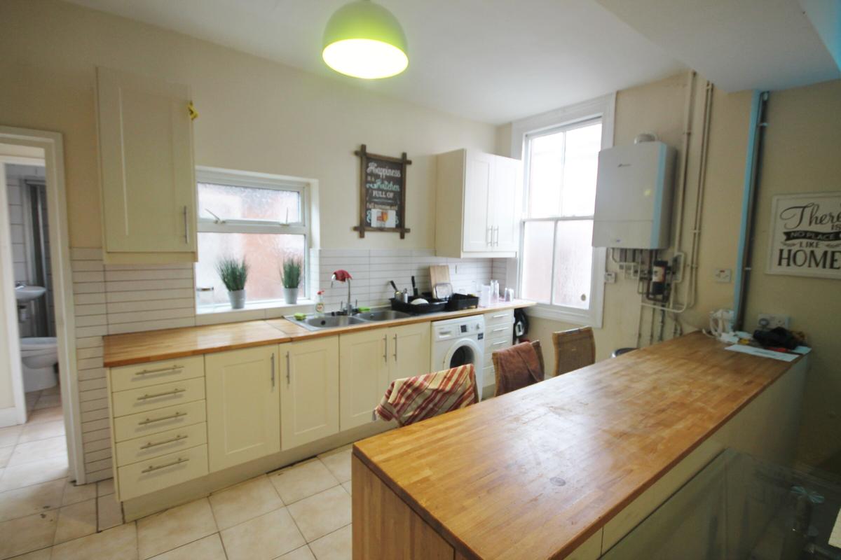 8 bedroom house for rent Bramley Road, Leicester, LE3 9DA UniHomes