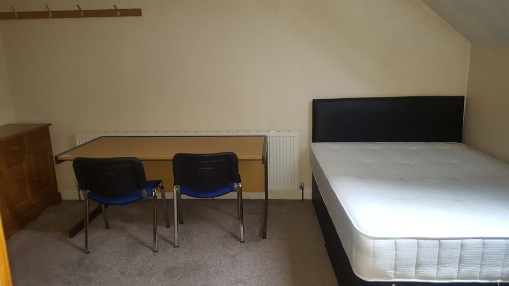 4 bedroom apartment for rent 170 Kirkstall Hill, Four Bed, Leeds, Leeds, LS4 2SX UniHomes