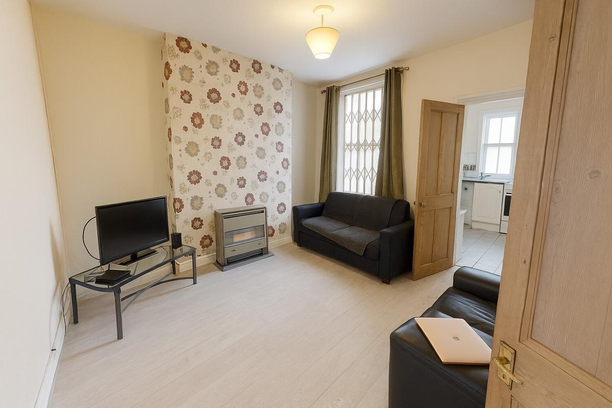 3 bedroom house on Laurie Avenue, Forest Fields, Nottingham