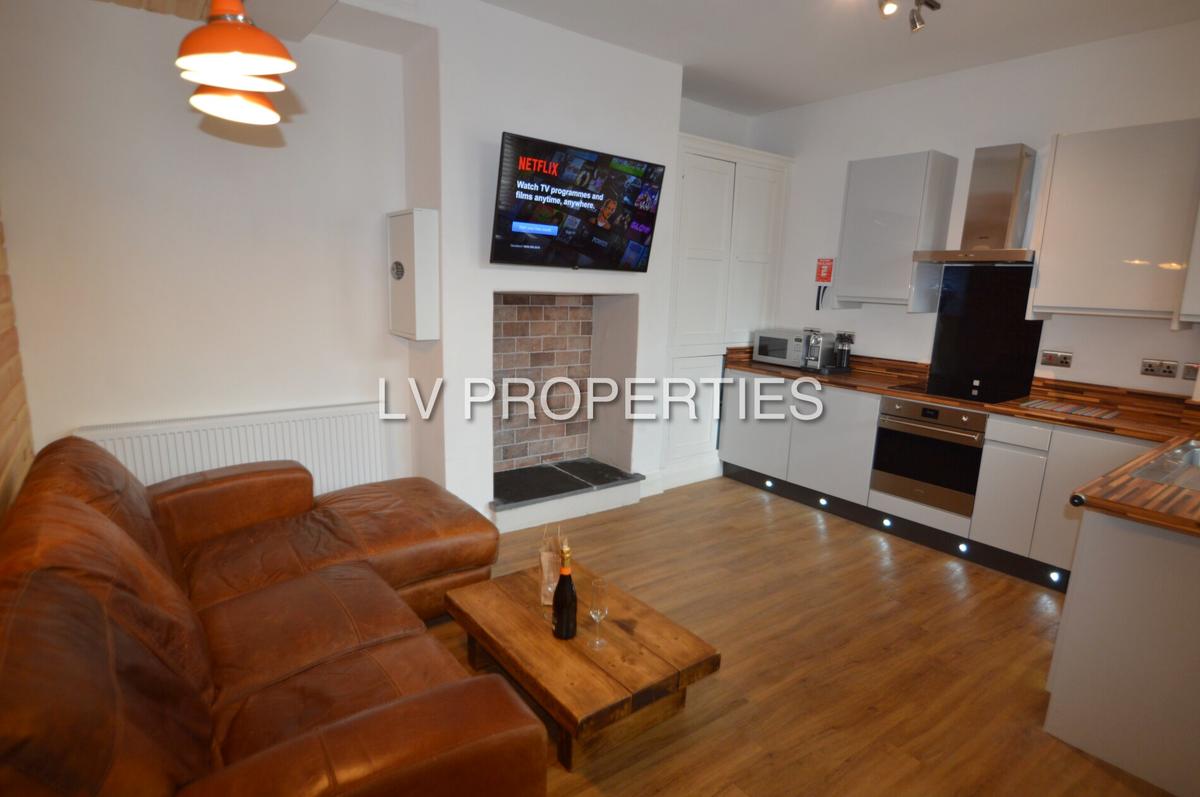 2 bedroom apartment for rent Rokeby Gardens, Leeds, LS6 3JZ UniHomes