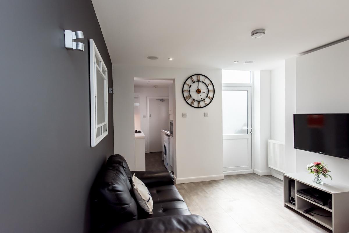 2 bedroom house for rent Thornton Road, StokeonTrent, ST4 2BD UniHomes